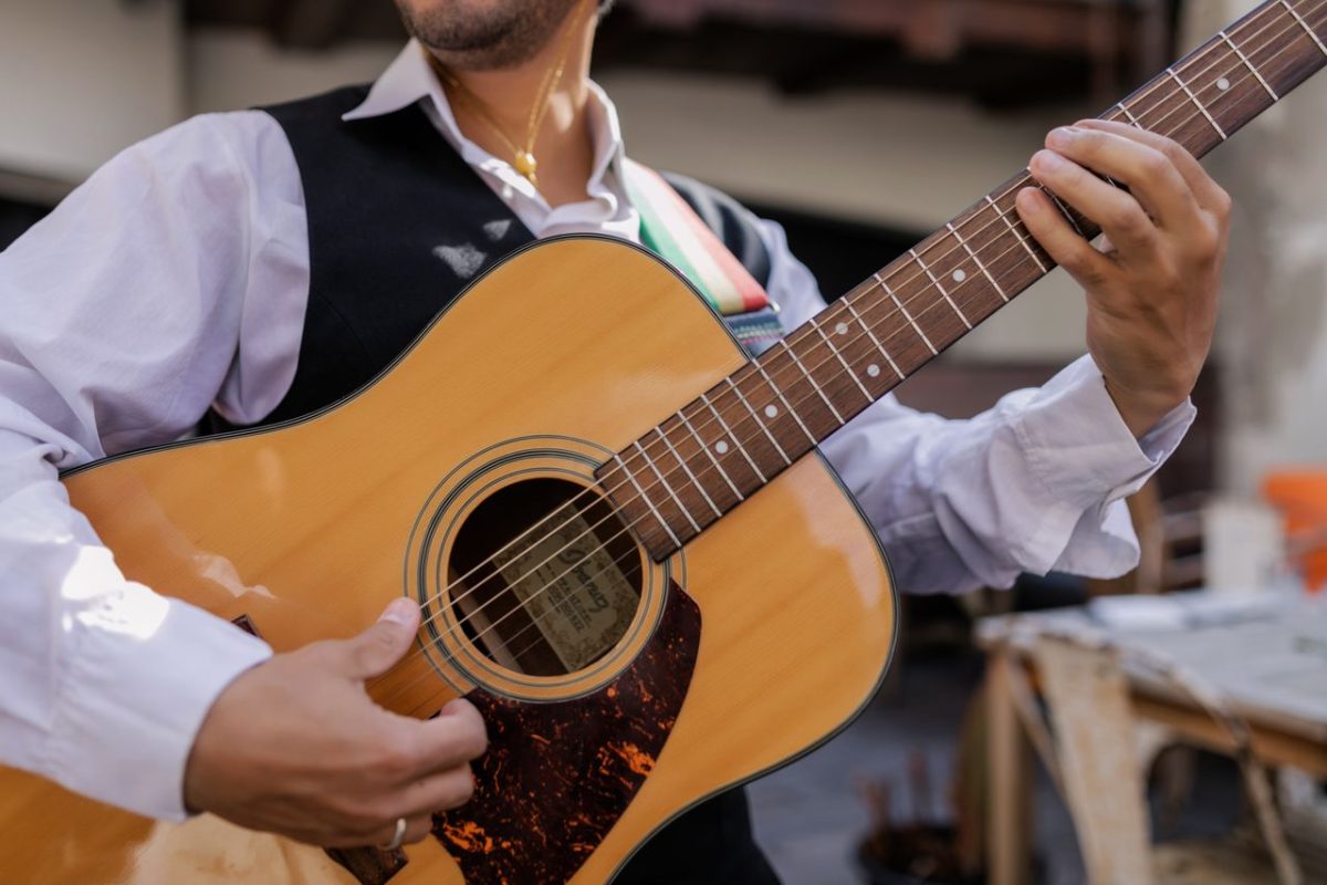Gitara akustyczna – dla kogo będzie najlepszym wyborem?