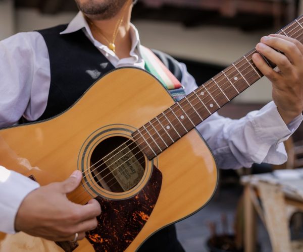 Gitara akustyczna – dla kogo będzie najlepszym wyborem?