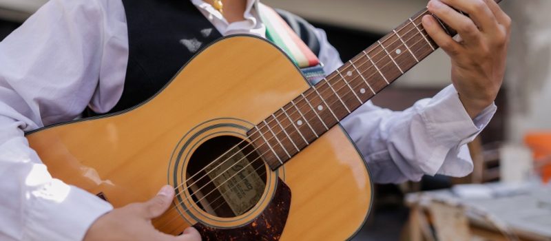 Gitara akustyczna – dla kogo będzie najlepszym wyborem?